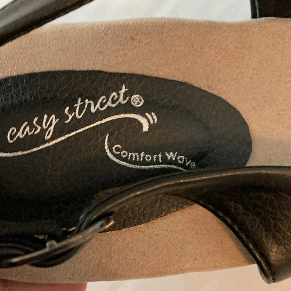 Easy Street NWT perforated wedge sandals, Black, size 11